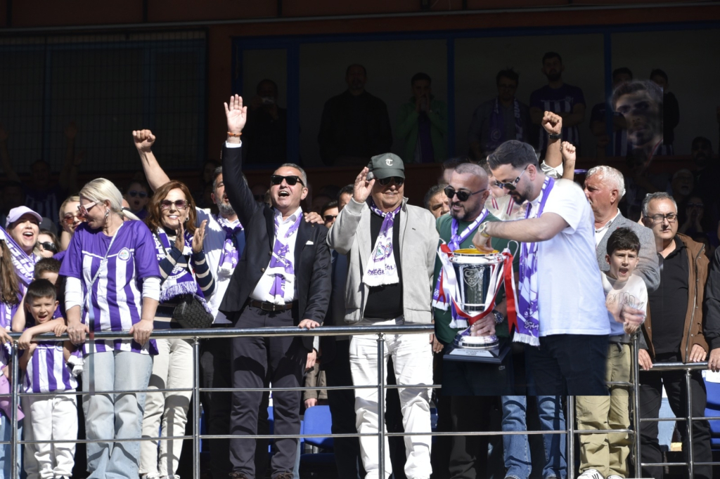 Picsart_25-05-04_23-47-44-057