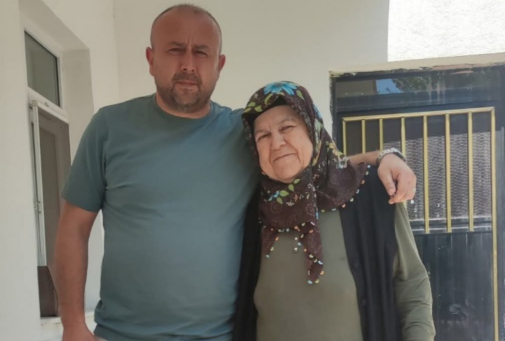 Picsart_25-08-11_17-45-37-579